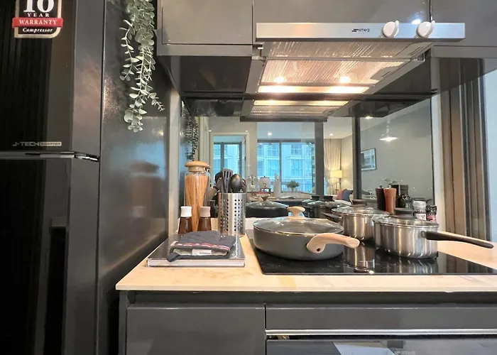 Holiday home Modern Elegance 2b Ultra Fast Wifi Bts Phrakhanong *