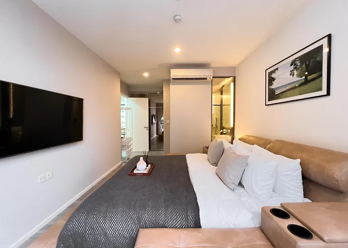 Modern Elegance 2b Ultra Fast Wifi Bts Phrakhanong Bangkok