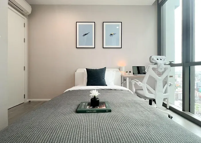 Modern Elegance 2b Ultra Fast Wifi Bts Phrakhanong Holiday home