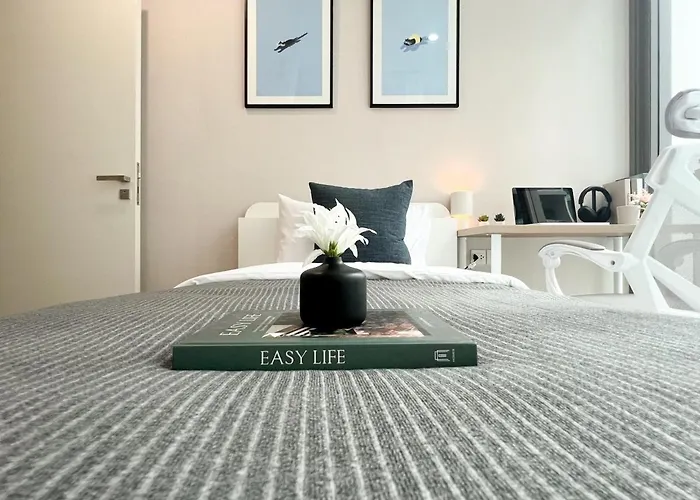 Modern Elegance 2b Ultra Fast Wifi Bts Phrakhanong Bangkok